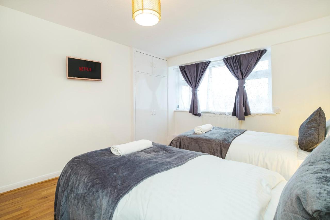Lägenhet Spacious 3 Bed 1 Bath Hse W Guest Toilet W Parking Near Excel - E16 London