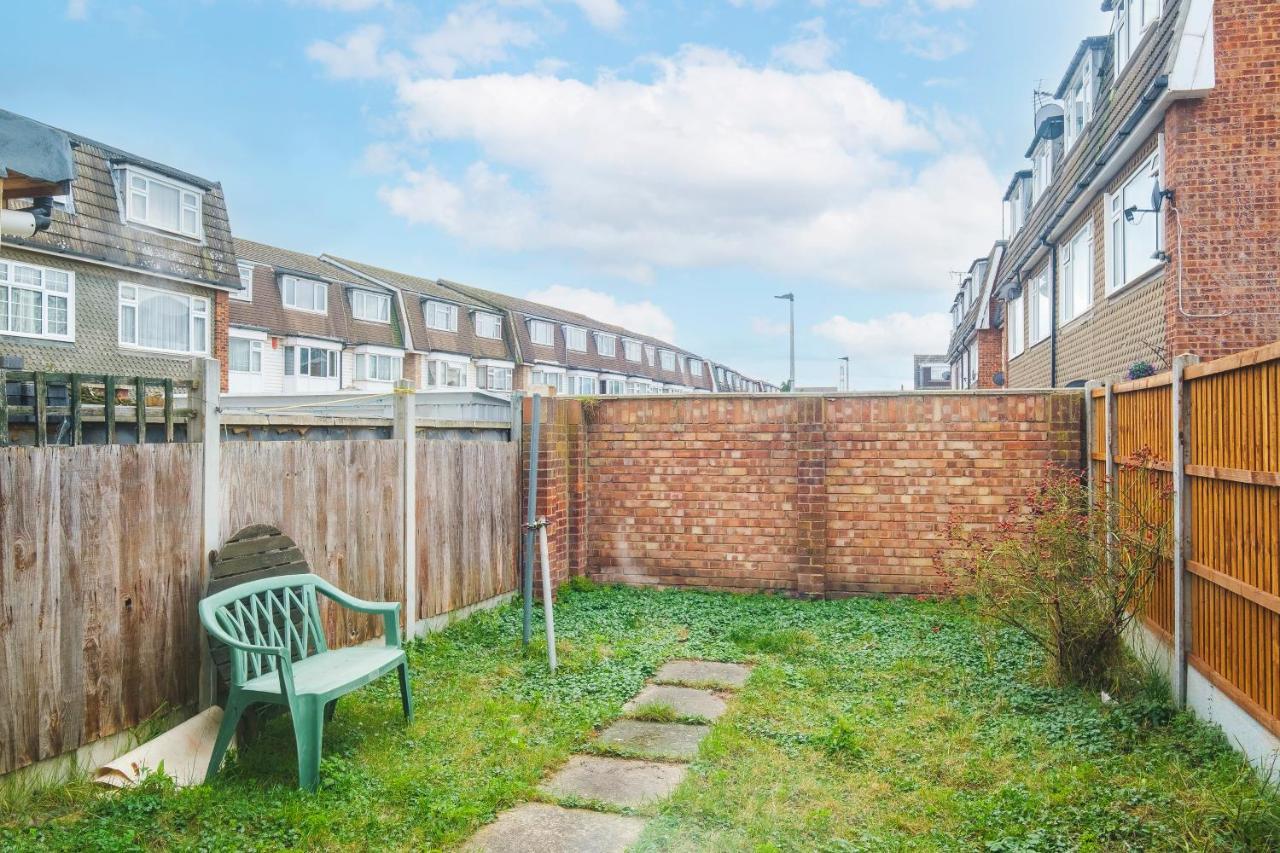 Spacious 3 Bed 1 Bath Hse W Guest Toilet W Parking Near Excel - E16 Lägenhet *