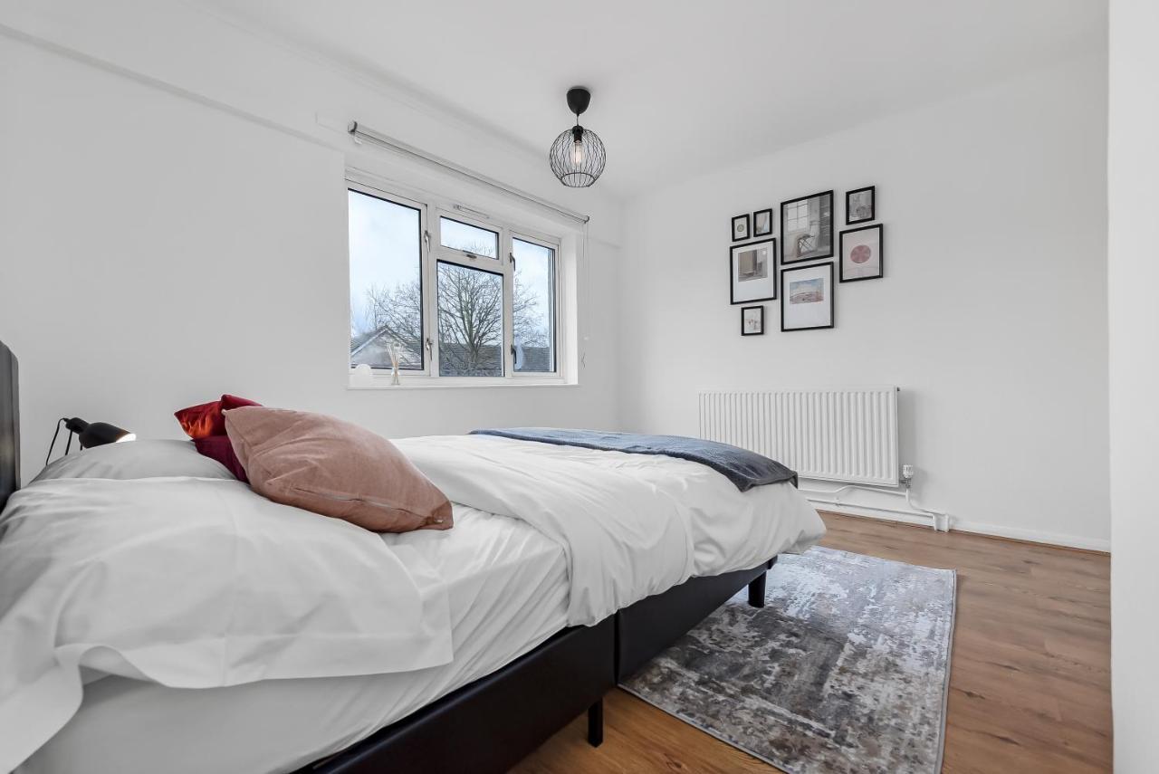 Stylish Excel 3 Bedroom Flat * Londen