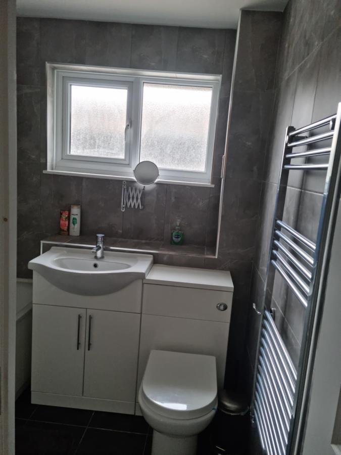 Bright, Spacious 4 Bed With A Jacuzzi! Appartamento