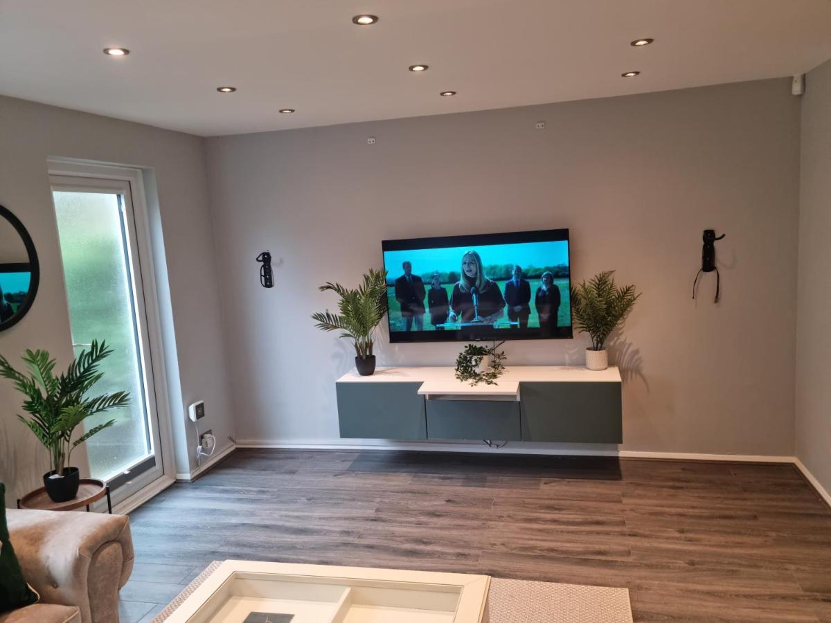 Bright, Spacious 4 Bed With A Jacuzzi! Appartamento