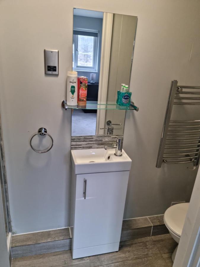 Bright, Spacious 4 Bed With A Jacuzzi! * Londra