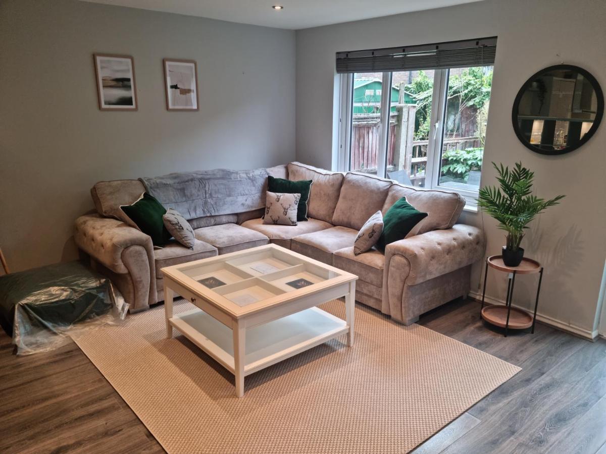 Appartamento Bright, Spacious 4 Bed With A Jacuzzi! *