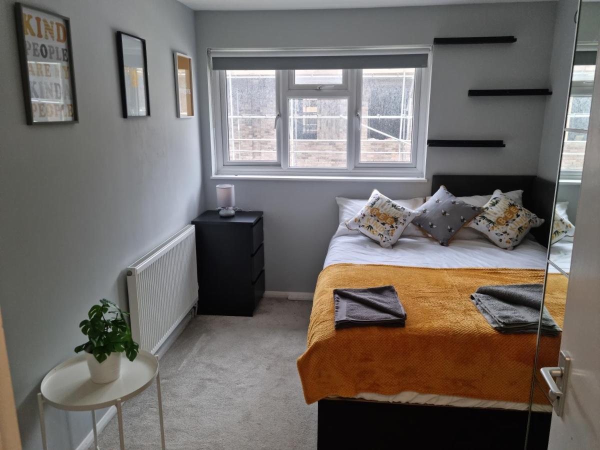 Bright, Spacious 4 Bed With A Jacuzzi! * Londra