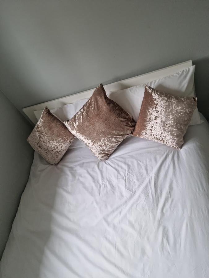 Bright, Spacious 4 Bed With A Jacuzzi! * Londra
