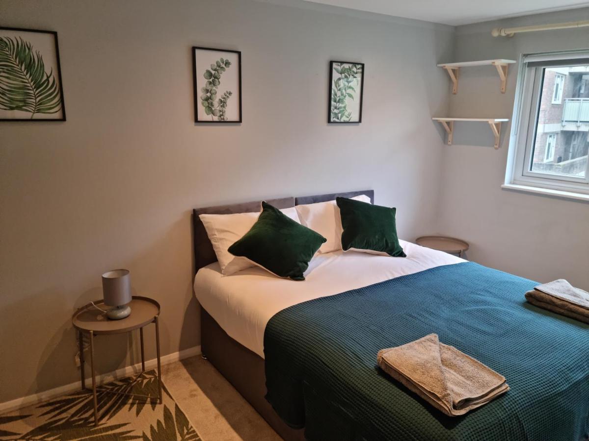 Bright, Spacious 4 Bed With A Jacuzzi! Appartamento *