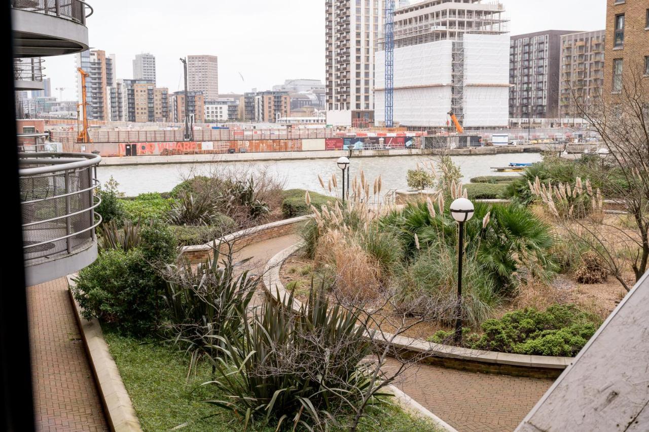 Riverside Two Bedroom In Canary Wharf Londen