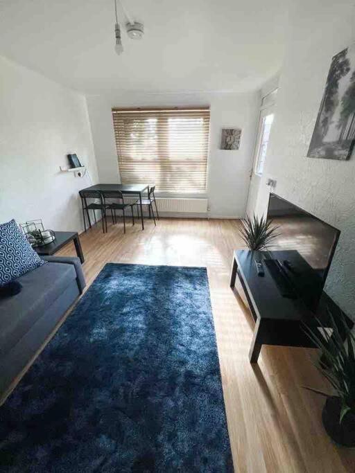 Apartment Spacious Two Bedroom Flat *