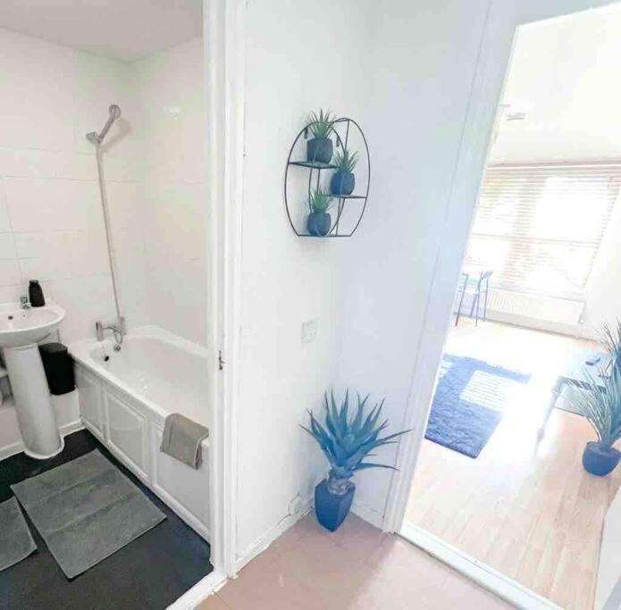 Spacious Two Bedroom Flat * London