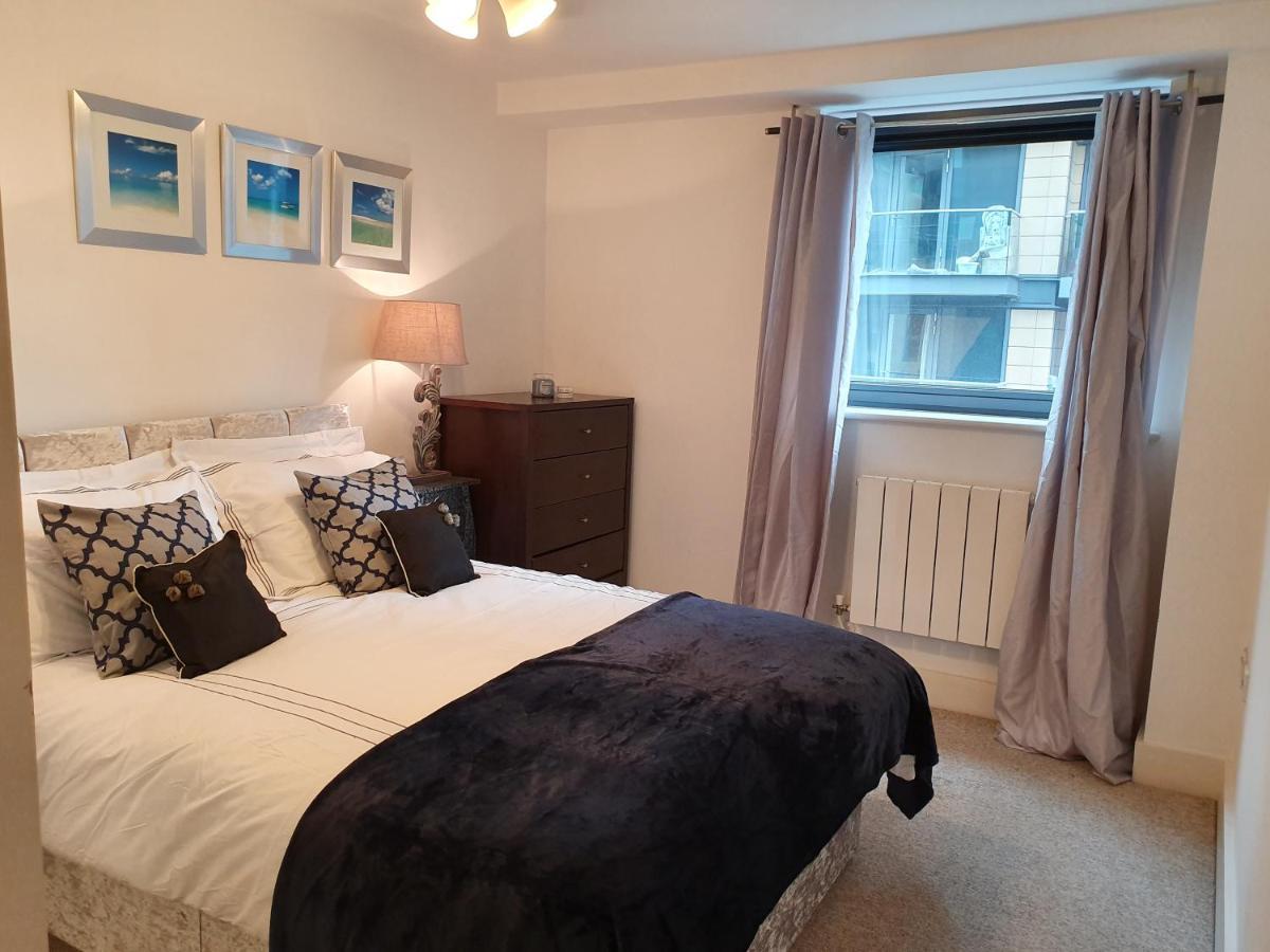 1 Bed Suite, Waterside, Canary Wharf Lägenhet *