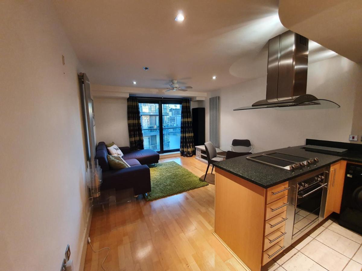 1 Bed Suite, Waterside, Canary Wharf Lägenhet London