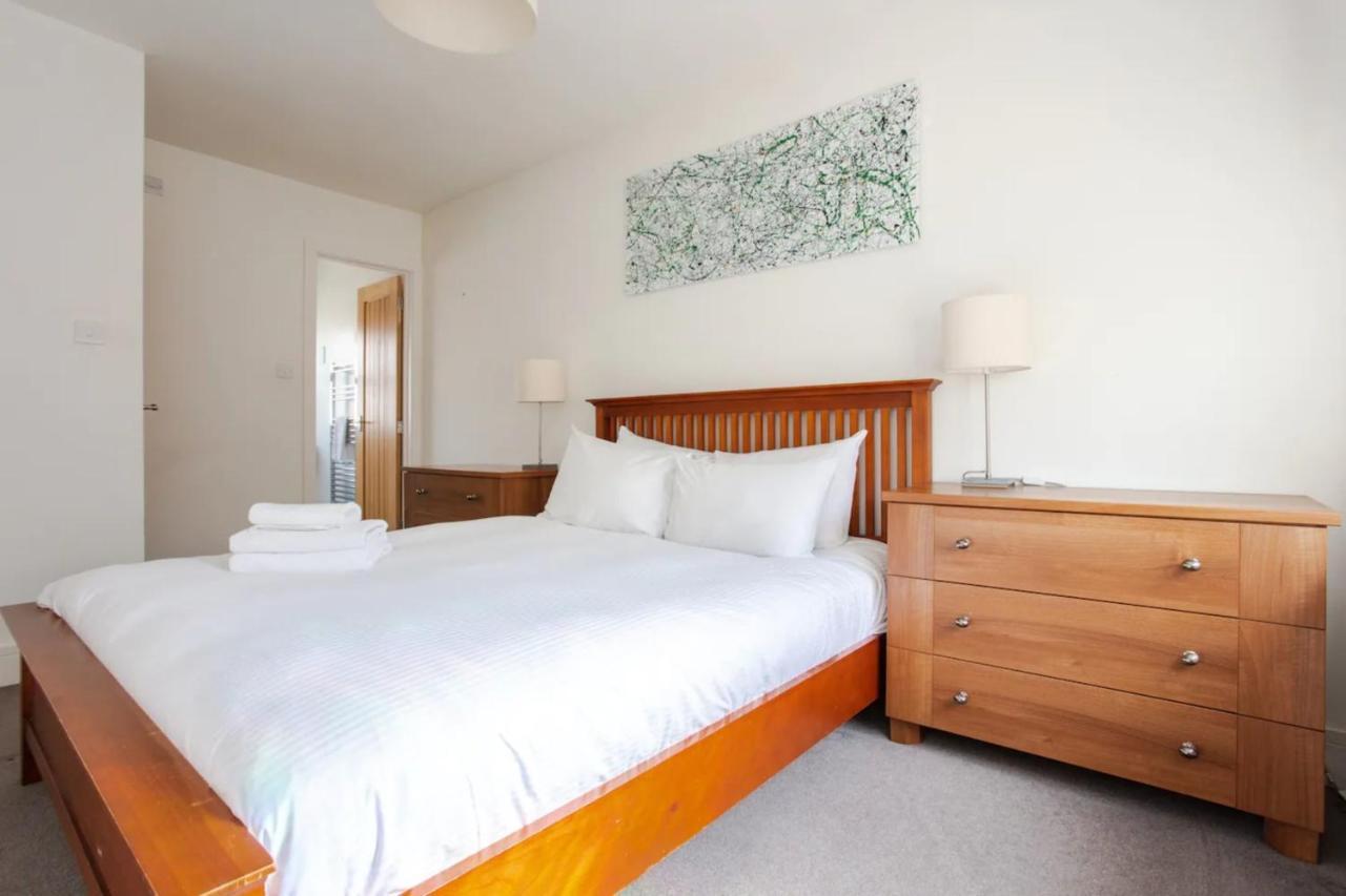 Charming 3 Bedroom With Garden In Peaceful Surrey Quays Hébergement de vacances Londres