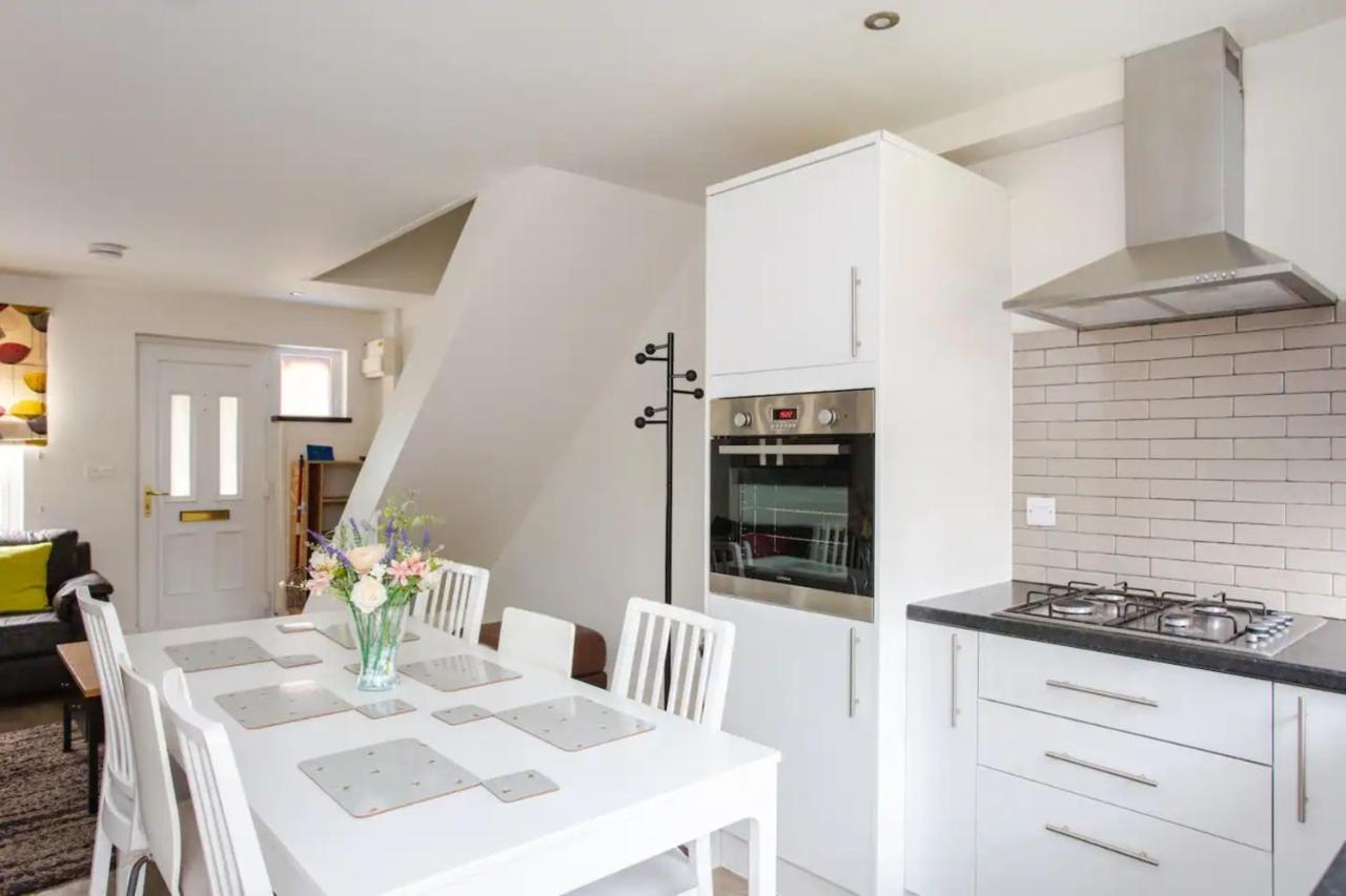 Charming 3 Bedroom With Garden In Peaceful Surrey Quays Hébergement de vacances Londres