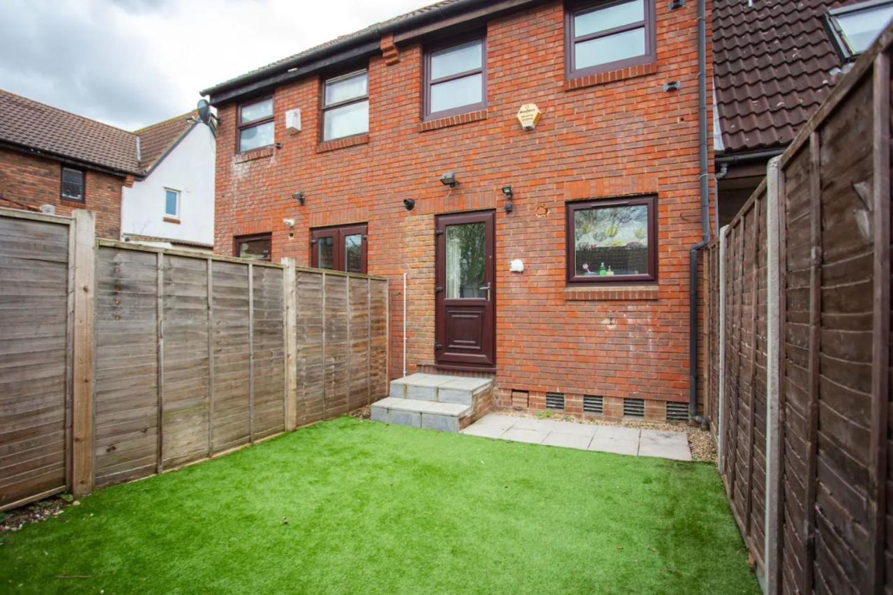 Hébergement de vacances Charming 3 Bedroom With Garden In Peaceful Surrey Quays *