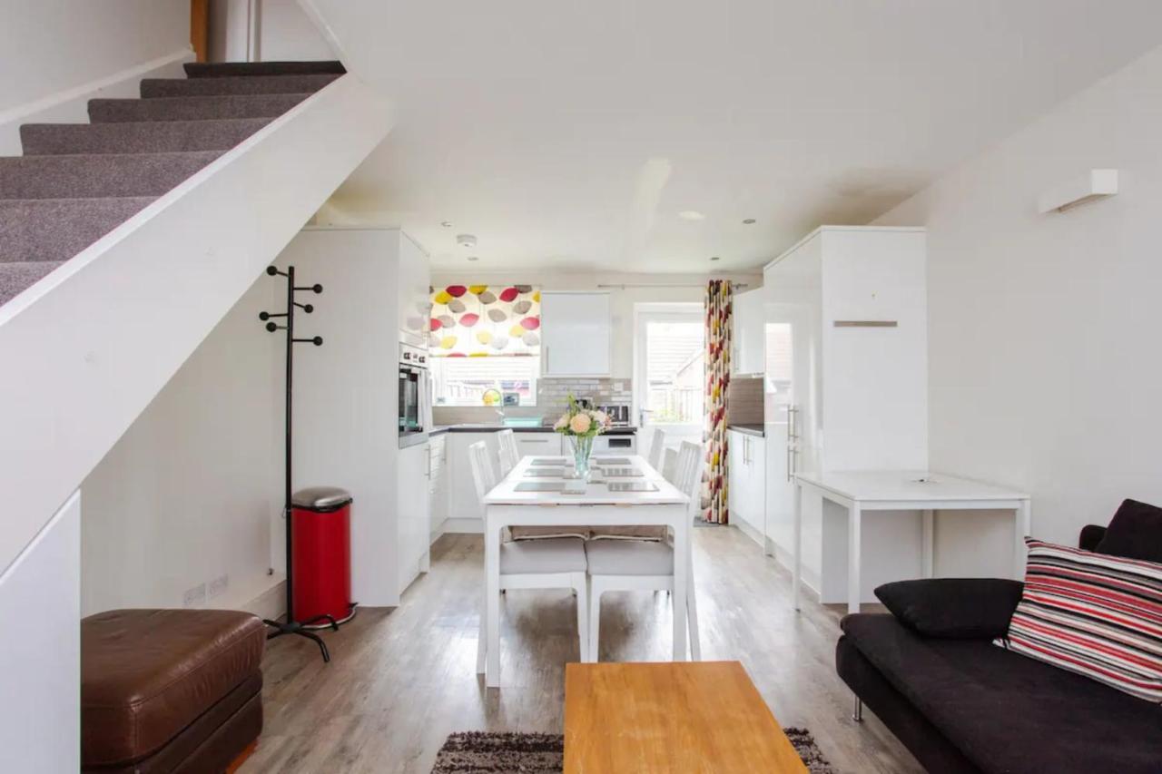 Charming 3 Bedroom With Garden In Peaceful Surrey Quays Hébergement de vacances Londres