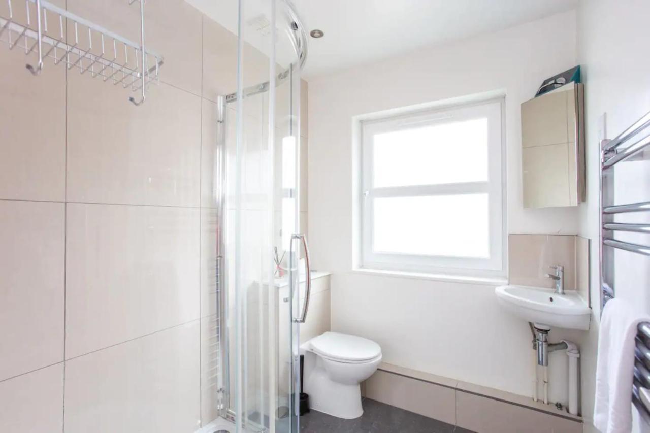 Hébergement de vacances Charming 3 Bedroom With Garden In Peaceful Surrey Quays