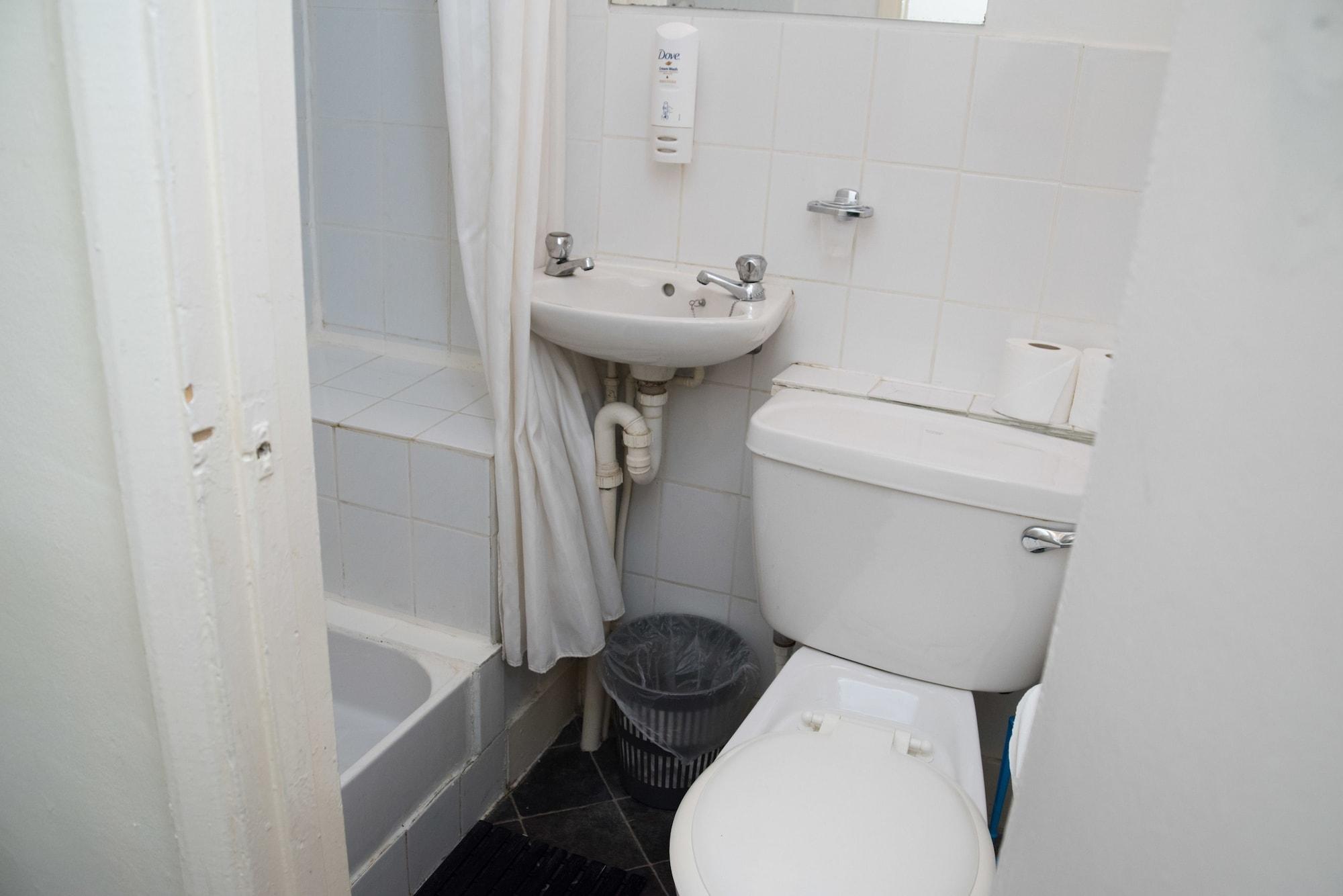 Rose Court Hotel 3*