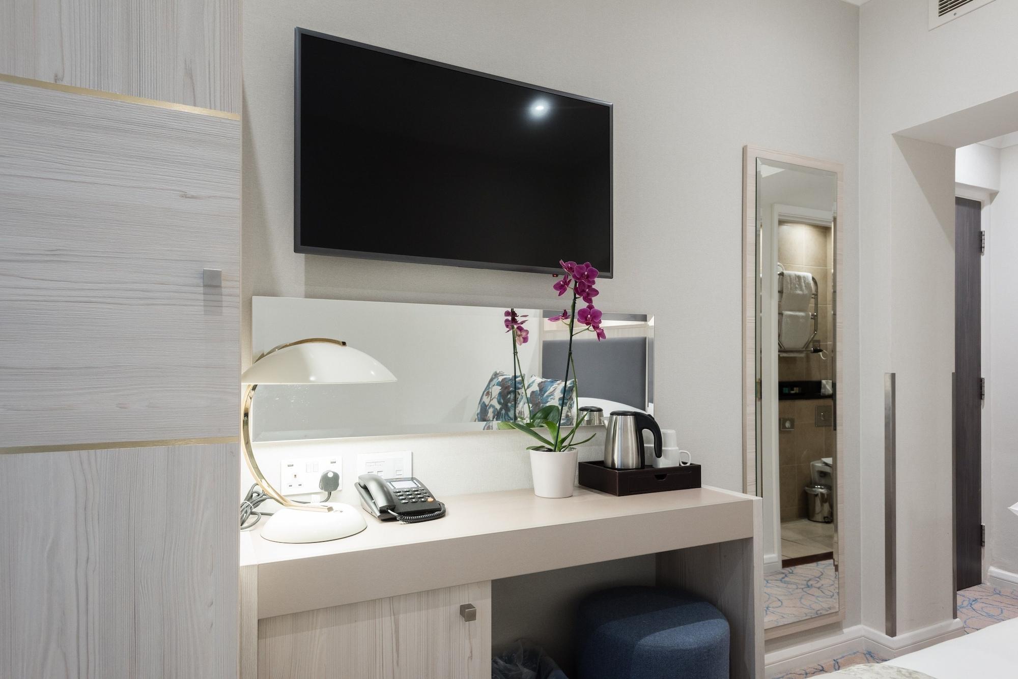 Blandford Hotell 4*
