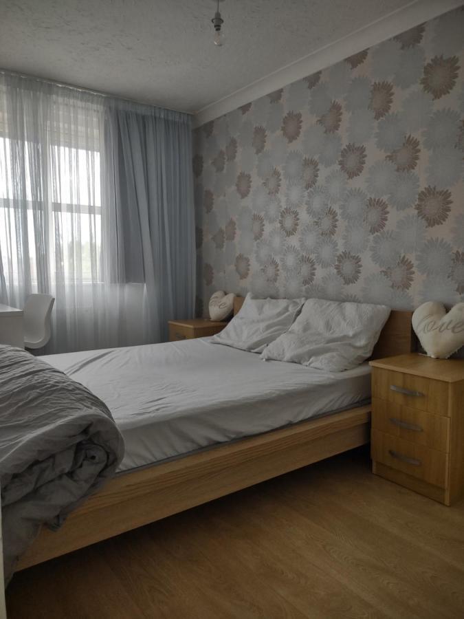 Gasthuis Quiet And Peaceful Double Bedroom In A Nice House With A Very Large Patio Londen