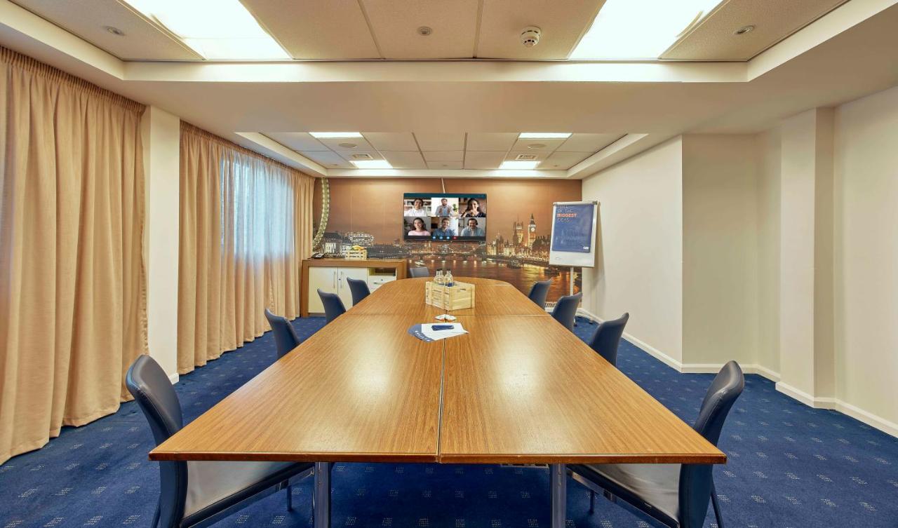 Express Stratford By Ihg Hotell