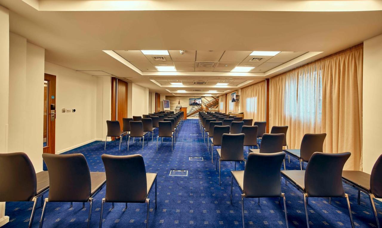 Express Stratford By Ihg Hotell
