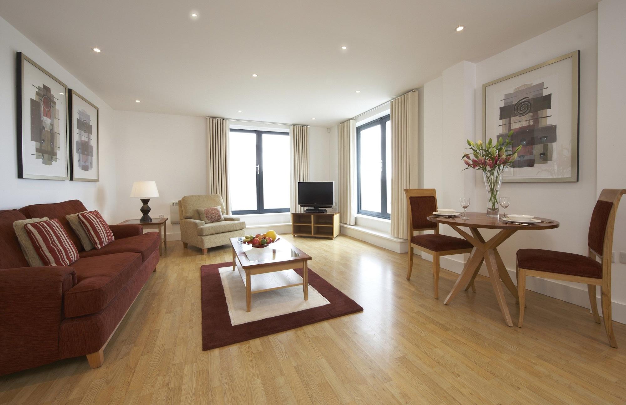 Marlin Stratford Aparthotel 4*