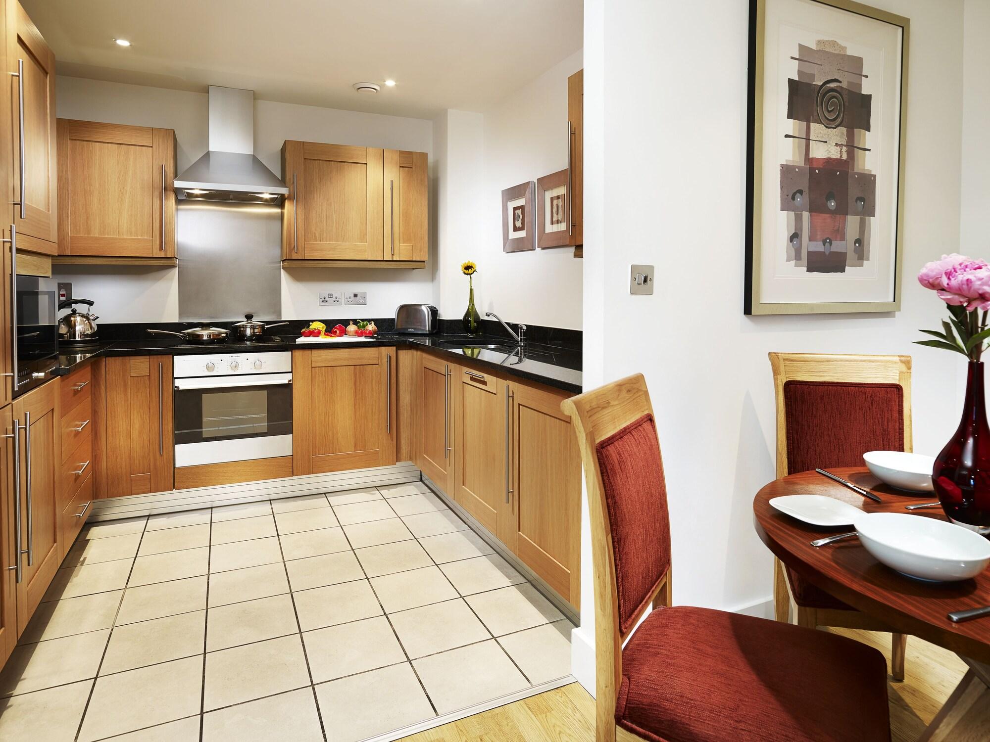 Aparthotel Marlin Stratford 4*