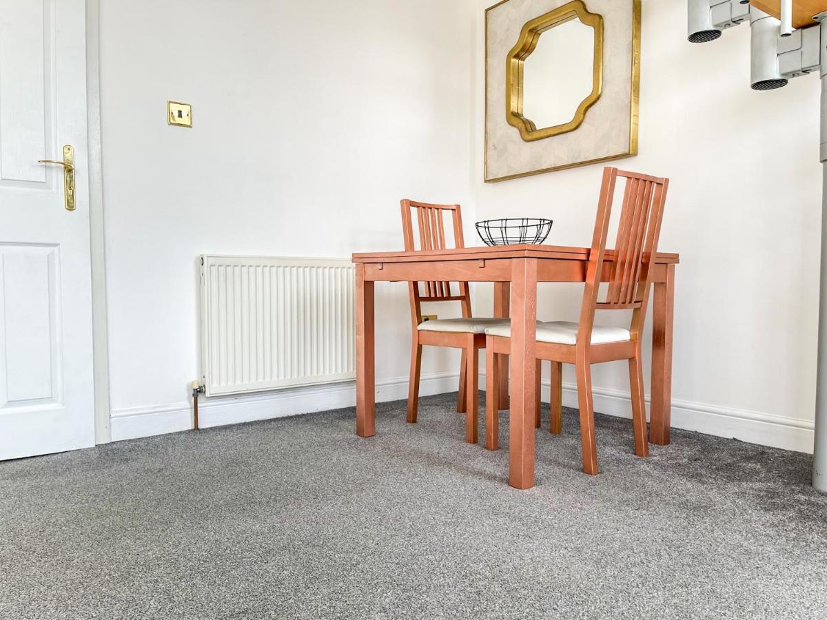 Luxury 2 Bed Furnished With Parking Lejlighed London