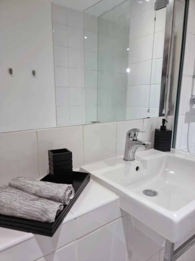 Appartement City Stays - Modern 2 Bedroom With Free Parking And Gym Access *