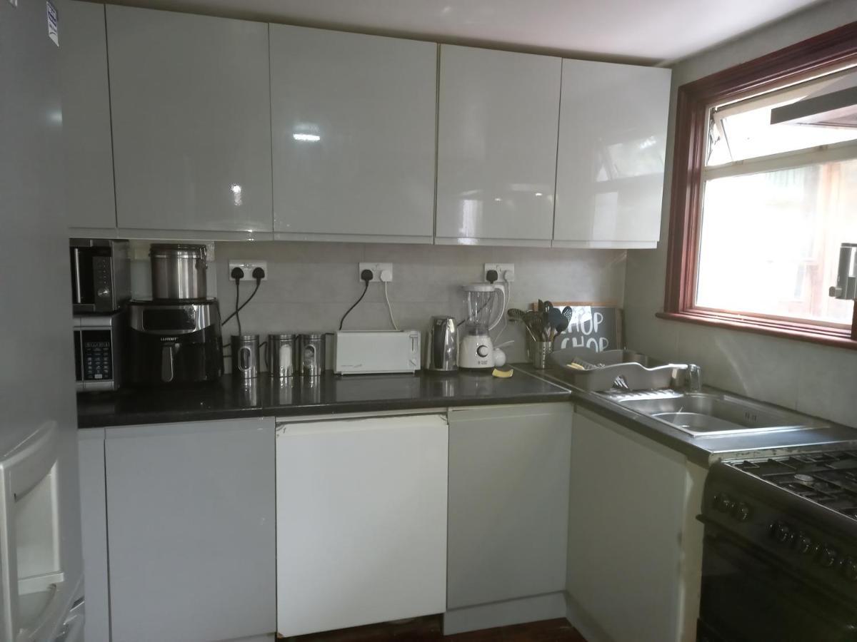 Bubblesbnb- 4 Bedroom House Holiday home London