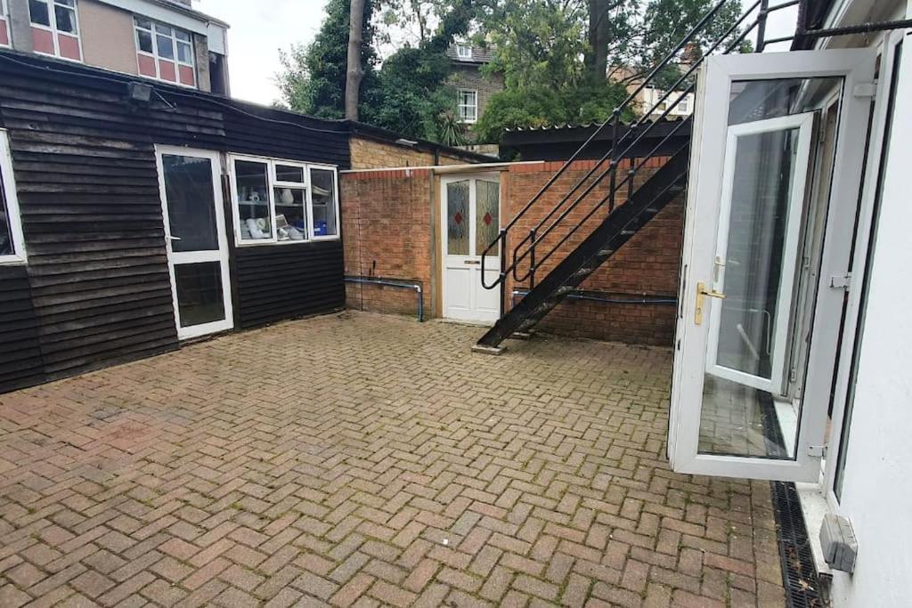 Spacious Multi-room London