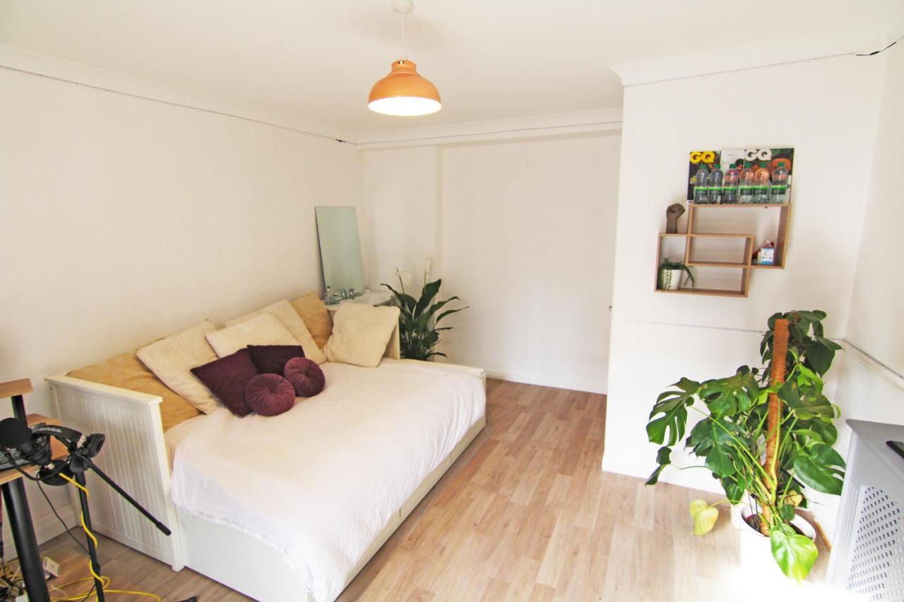 Spacious Multi-room *