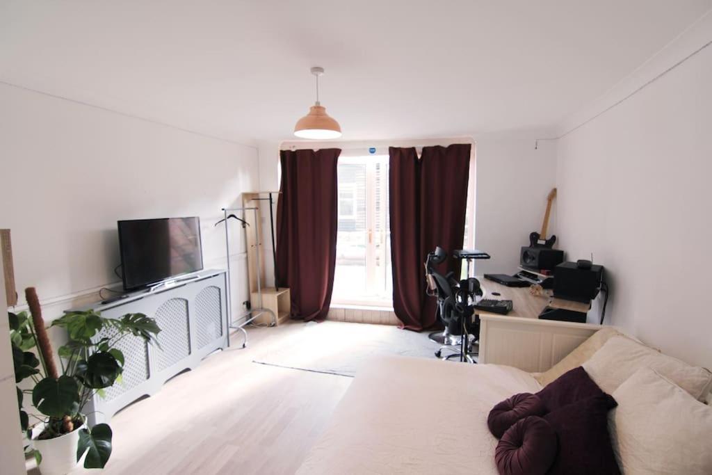 Spacious Multi-room Apartment London