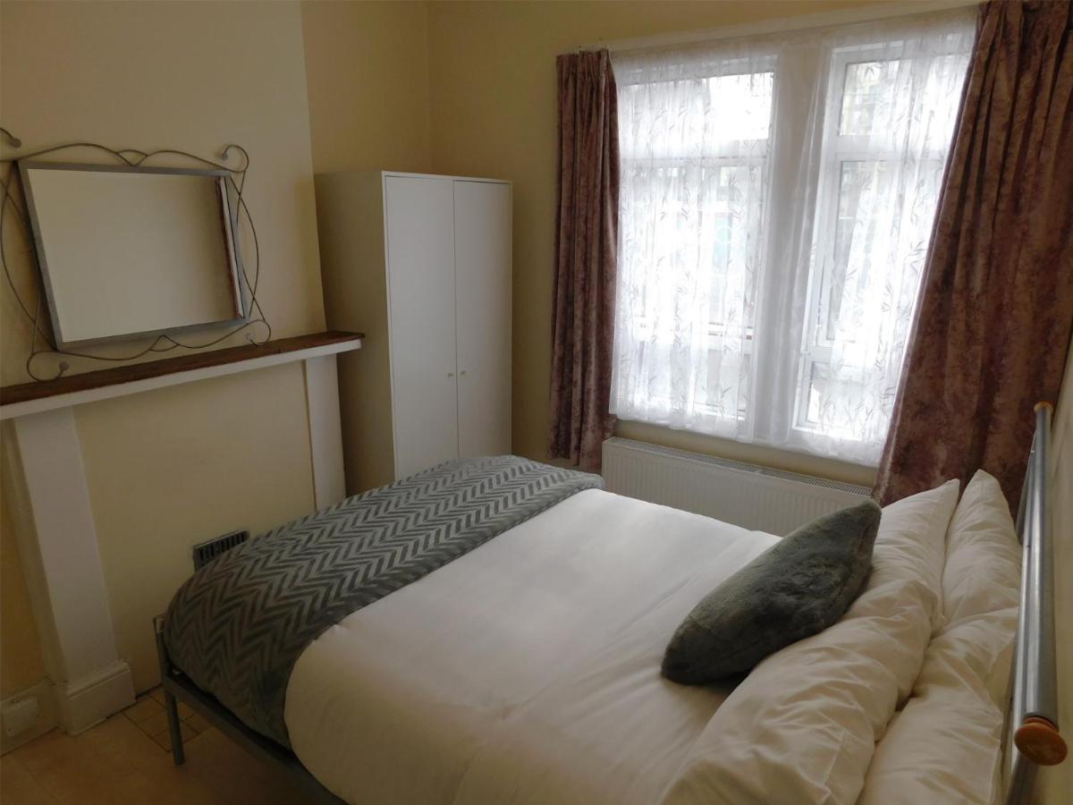 Entire 4 Bedroom Terrace House In Londres