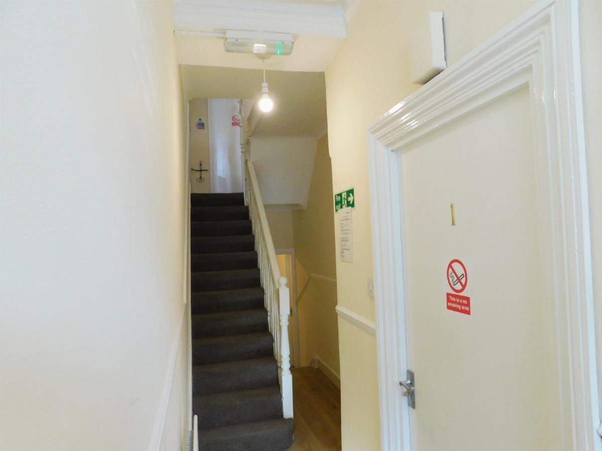 Entire 4 Bedroom Terrace House In Appartement