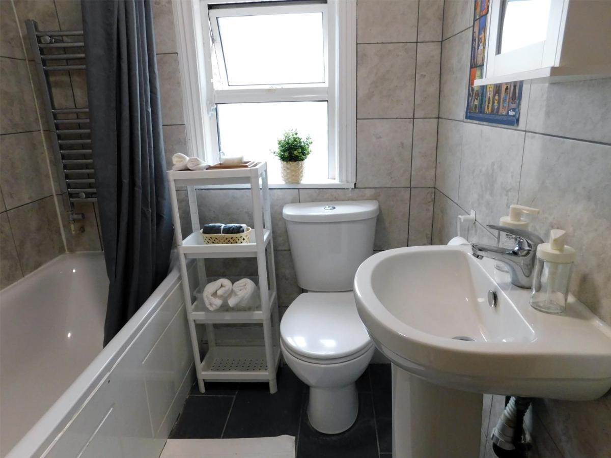 Entire 4 Bedroom Terrace House In Londres