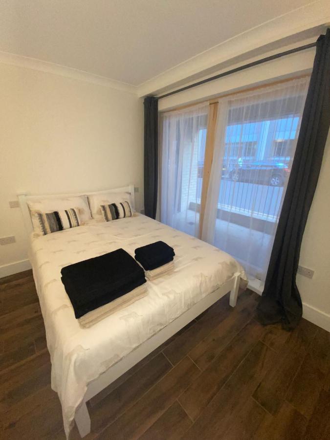 London, Jaccuzzi,newbuild, 2 Bedrooms Two Baths Apartment *