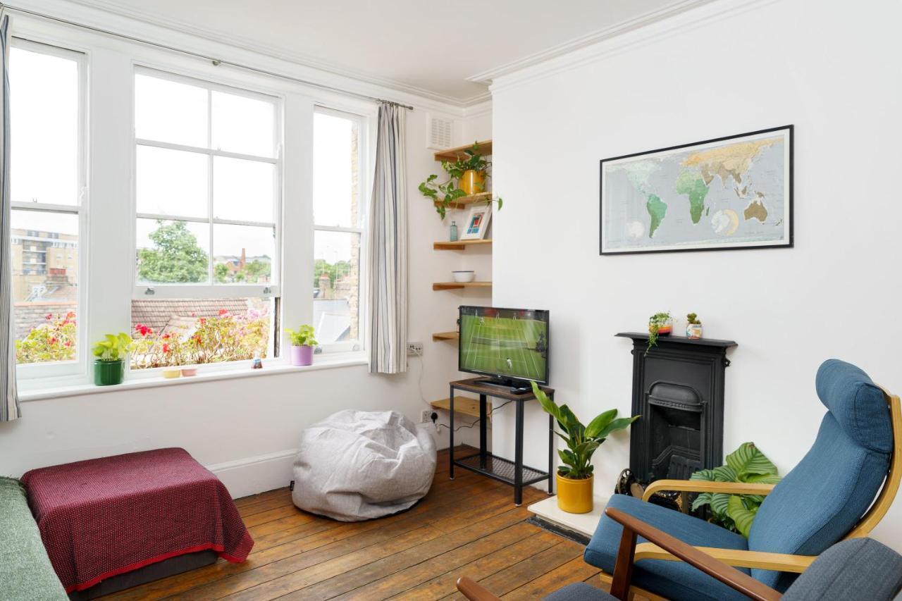 Apartment 50 Meters To The Metro *