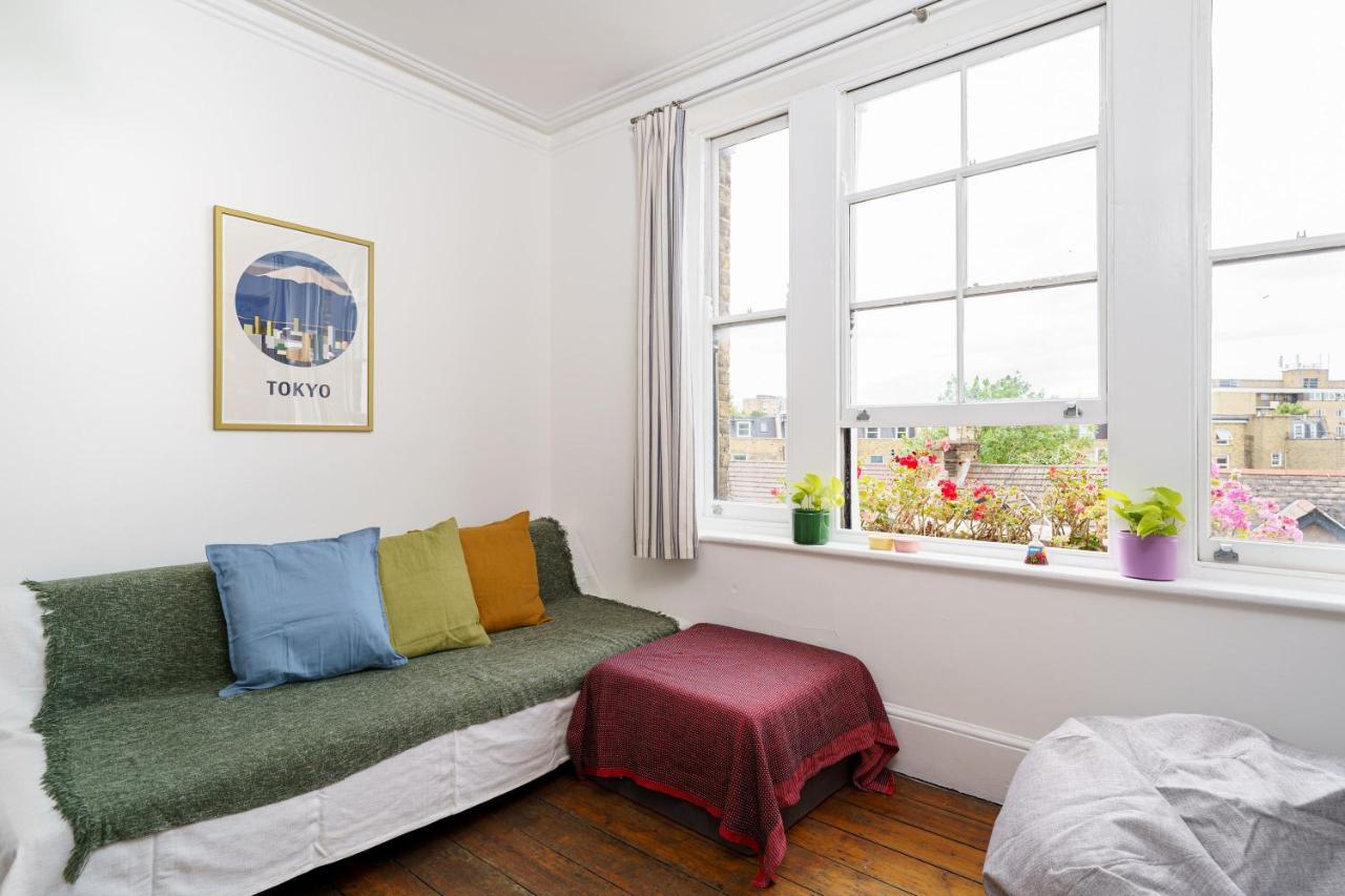 Apartment 50 Meters To The Metro *