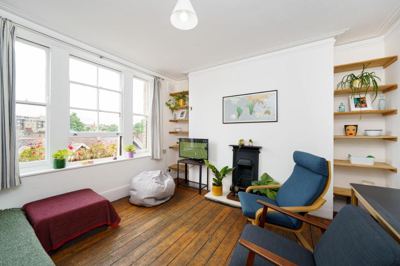 Apartment 50 Meters To The Metro