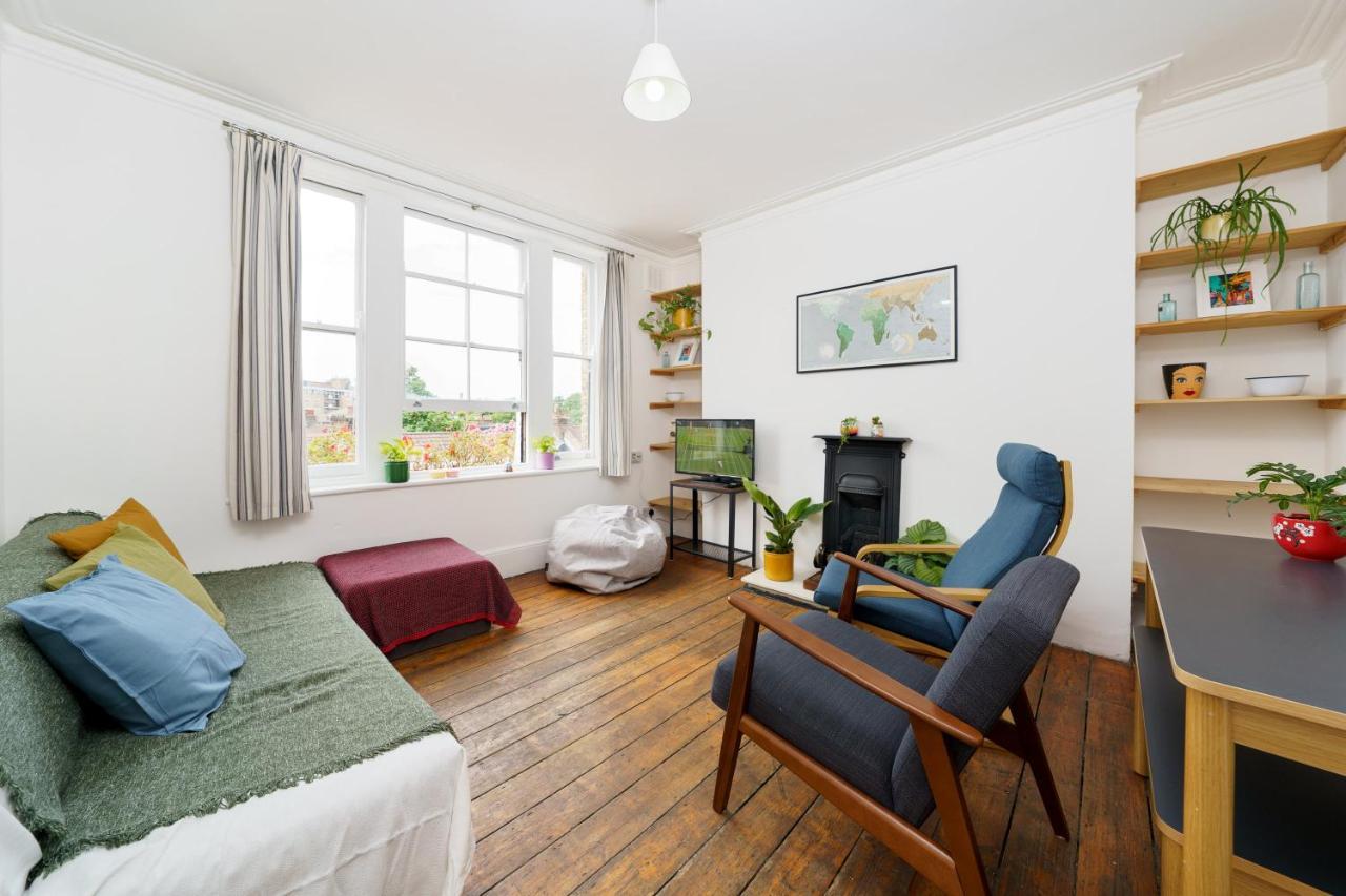 50 Meters To The Metro Apartment London