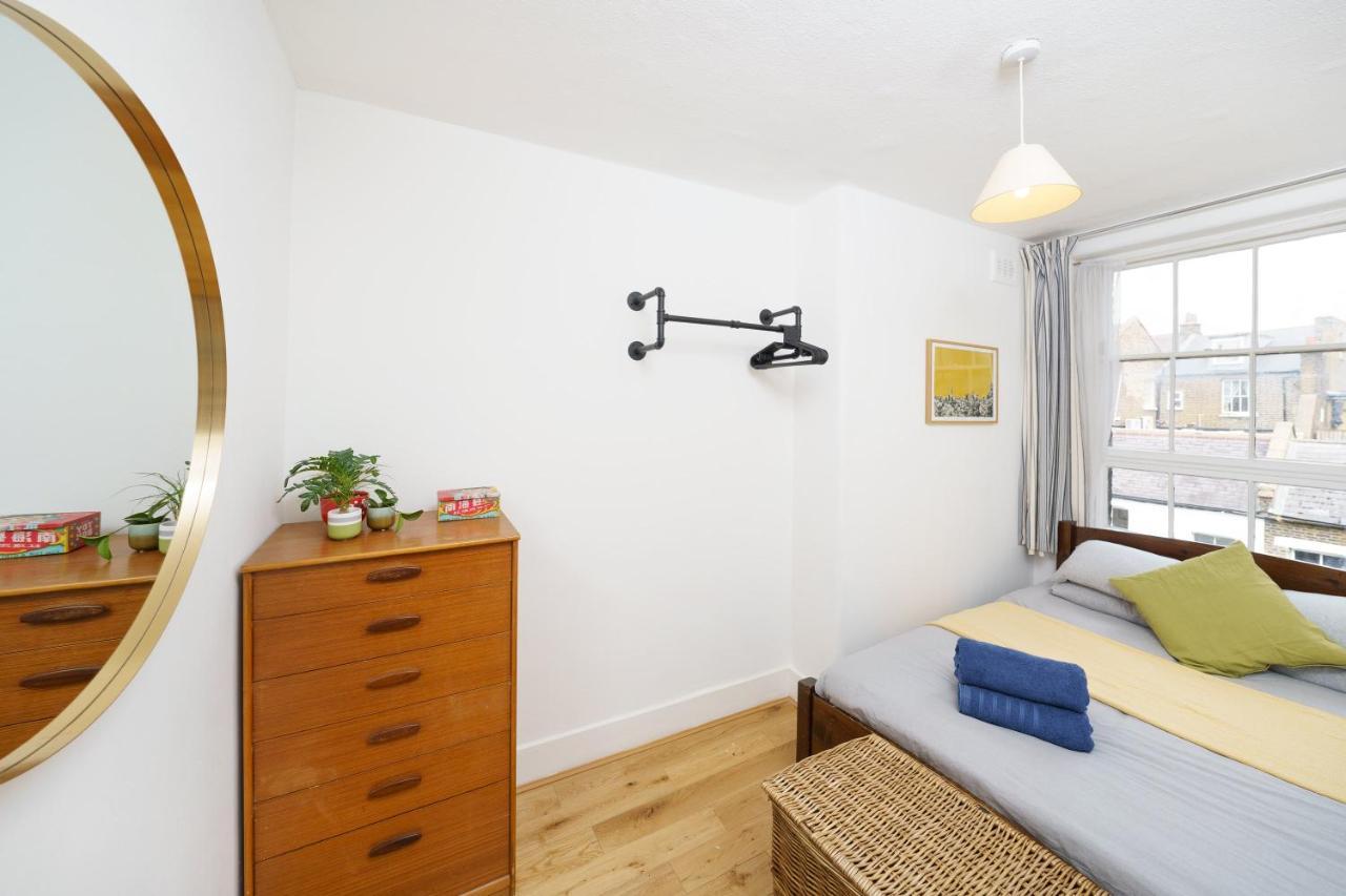 50 Meters To The Metro Apartment