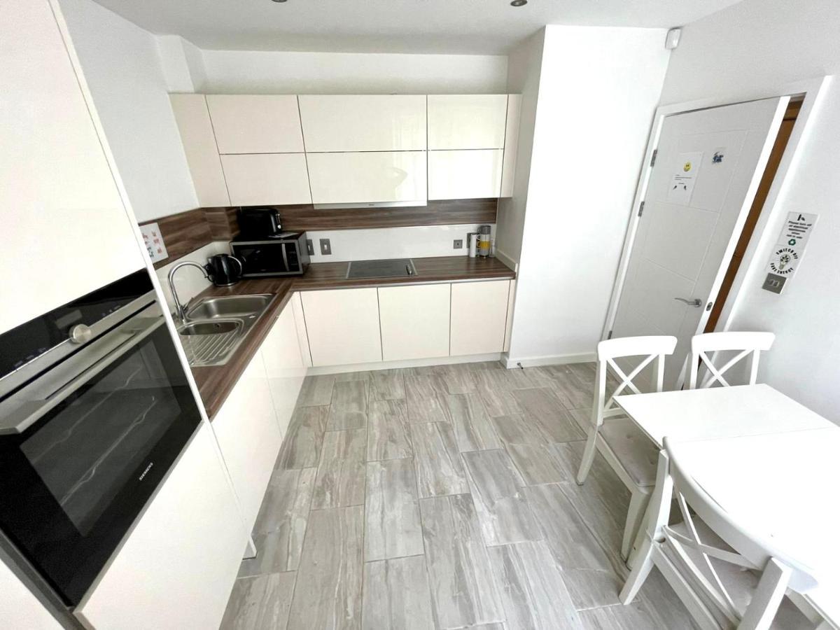 Stratford Luxury House, 5 Minutes Walk Station, Westfield, 3 Bedrooms 3 Bathrooms, Reception, Garden, Parking Leilighet *