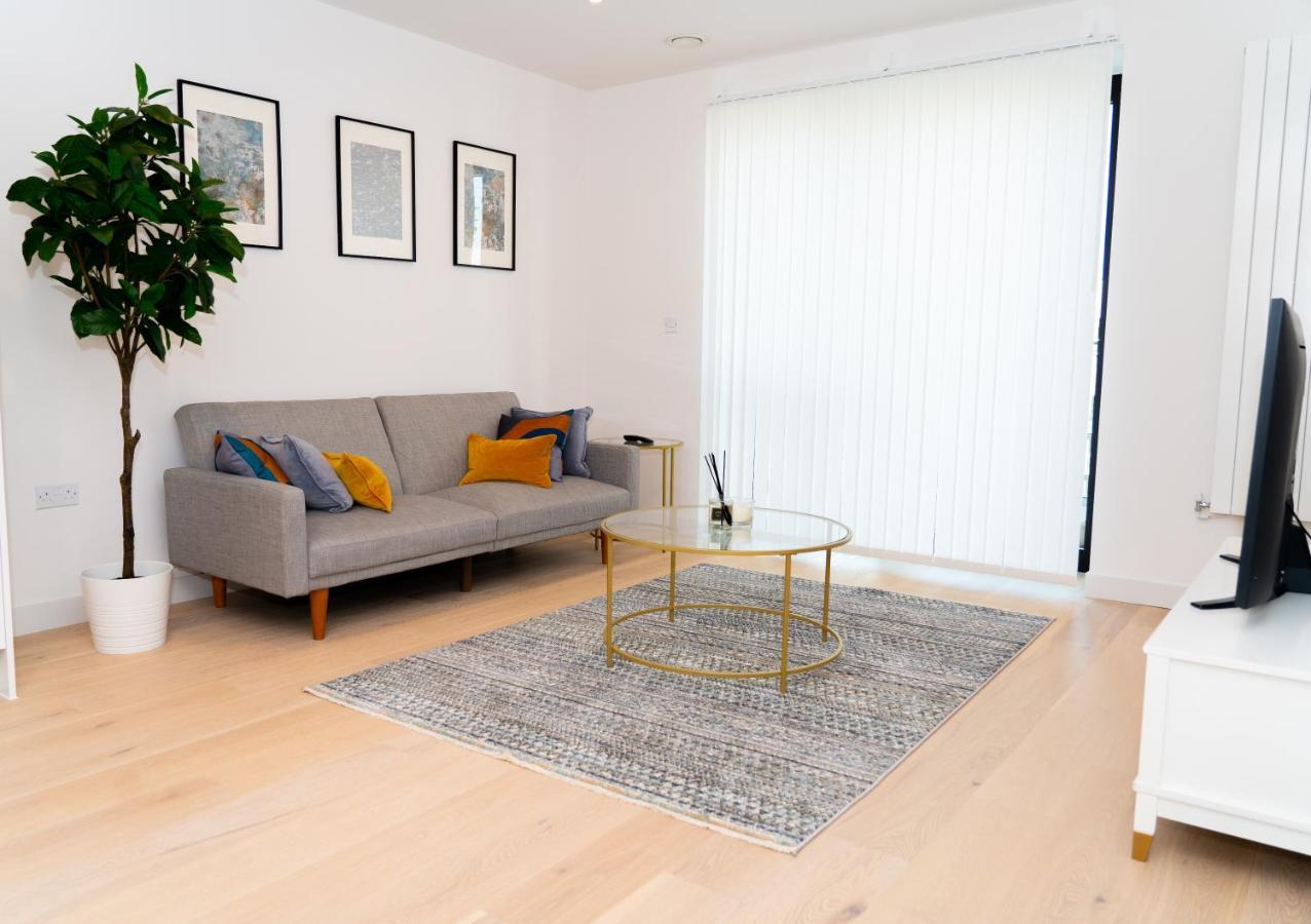 Lovely 1-bedroom With River & View. Leilighet London
