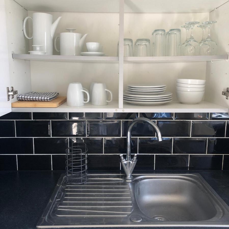 2 Bedroom, Near Station, Fast Wi-fi, Free Parking! Apartment London