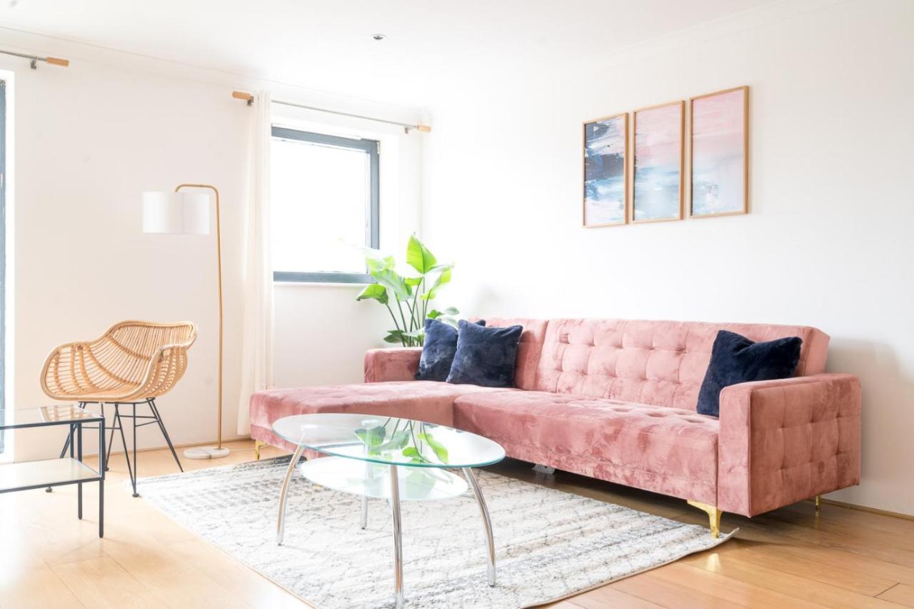 Appartement Riverside Two Bedroom In Canary Wharf Londen