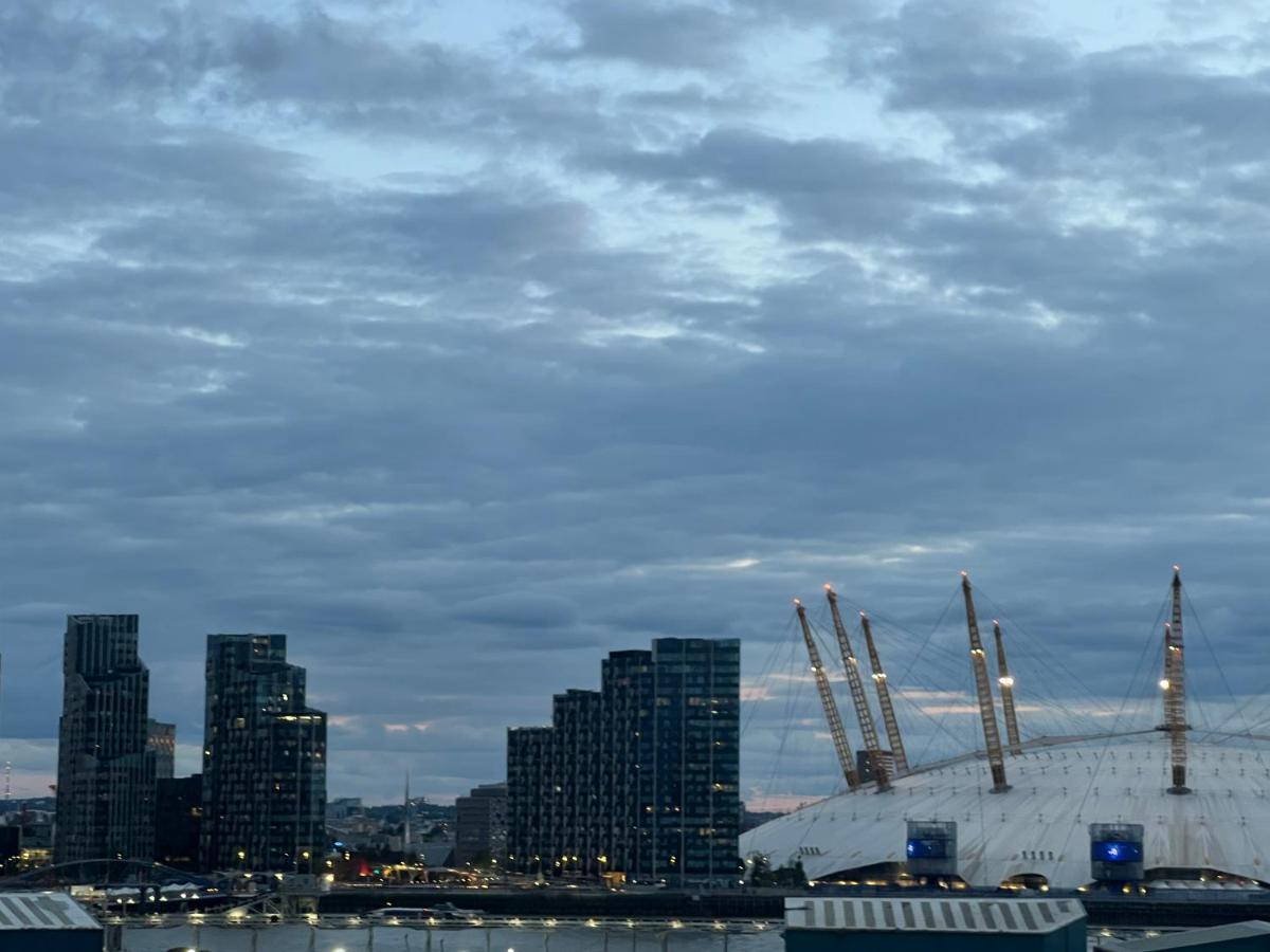 Appartamento Riverline Heights Near O2 & Excel Free Parking Londra