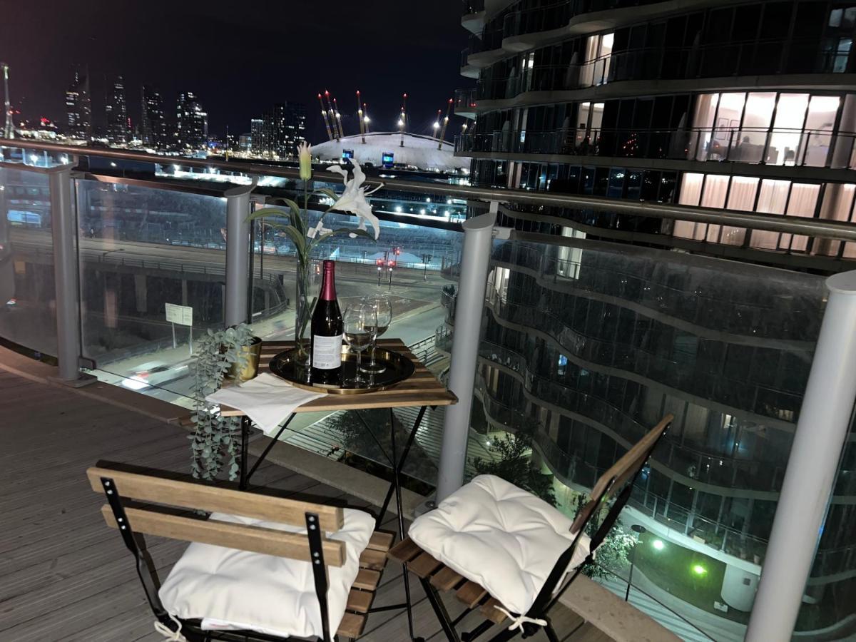 Appartamento Riverline Heights Near O2 & Excel Free Parking Londra