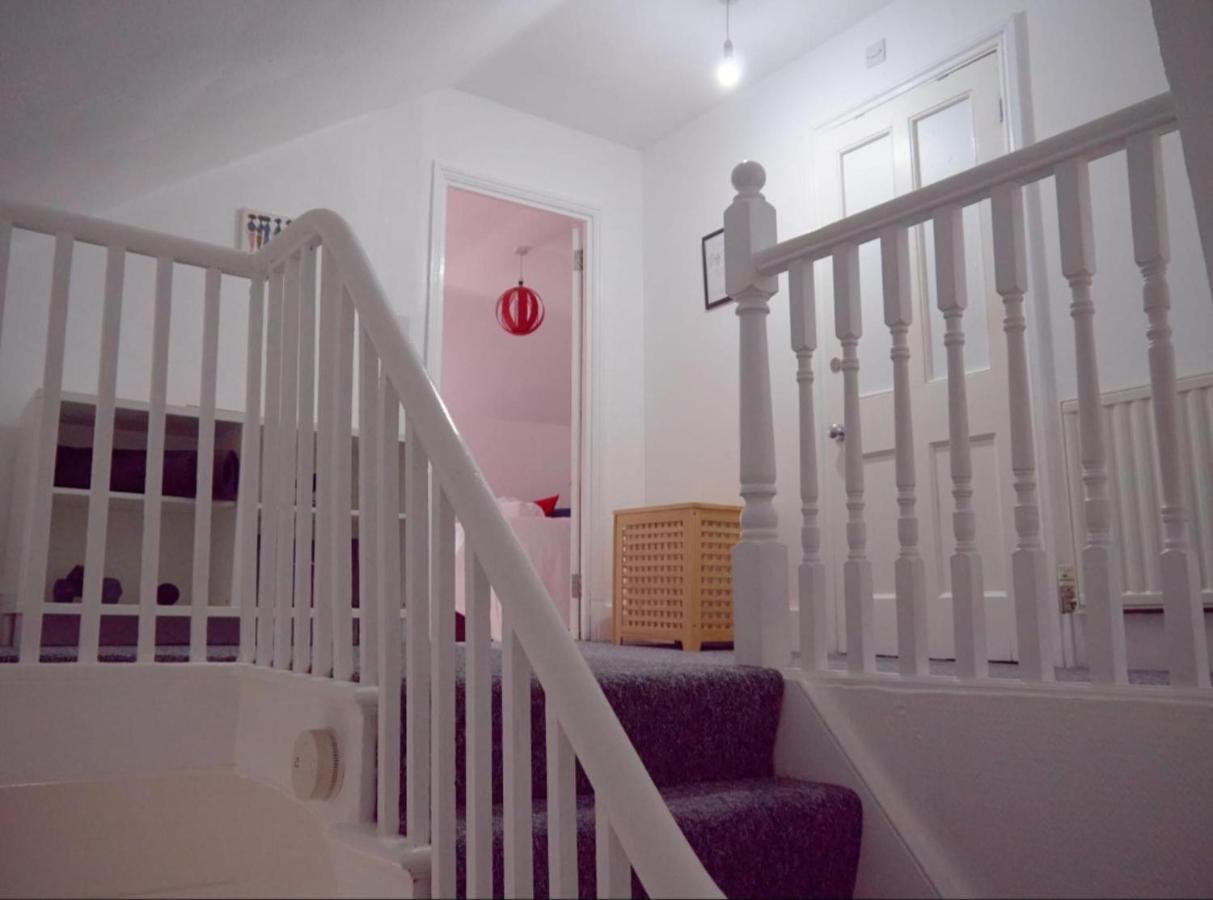 Lovely Large Near Stratford *