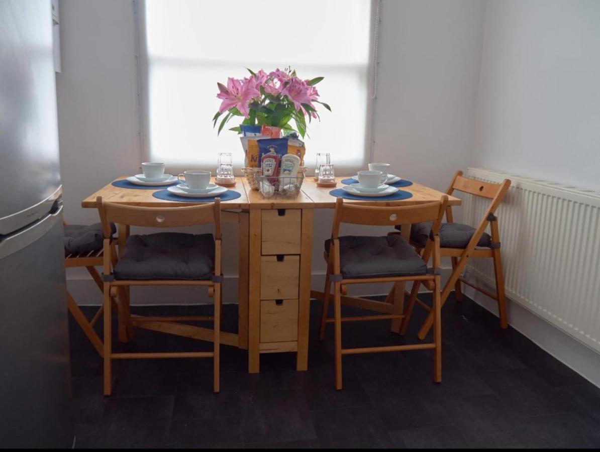 Lovely Large Near Stratford *